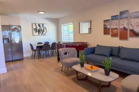 0236d700 eb2e 48 lZxMq