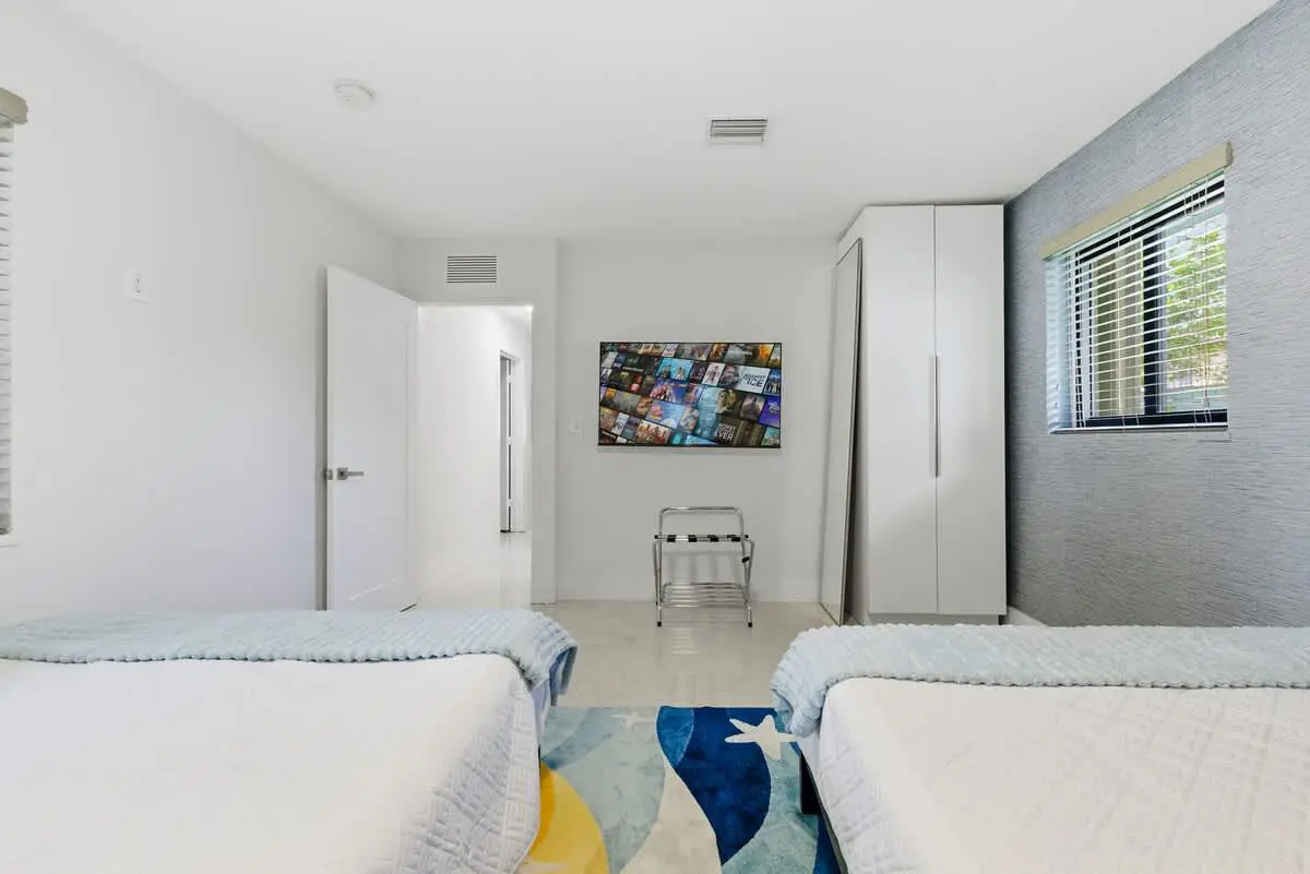 08438958 cb53 4f DvcLg