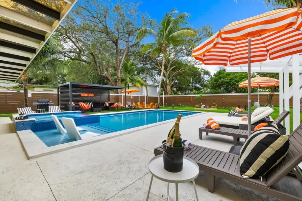 561b9d70 a2b7 42 mNJxP