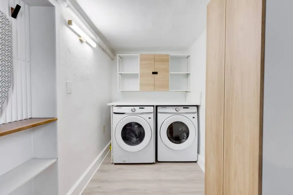 ad7ef097 b947 4e 6EcSX