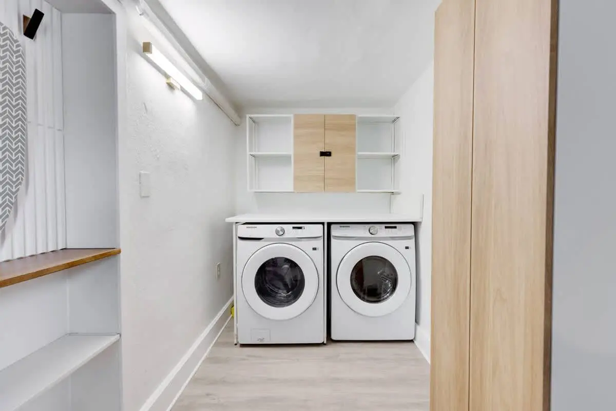 ad7ef097 b947 4e 6EcSX