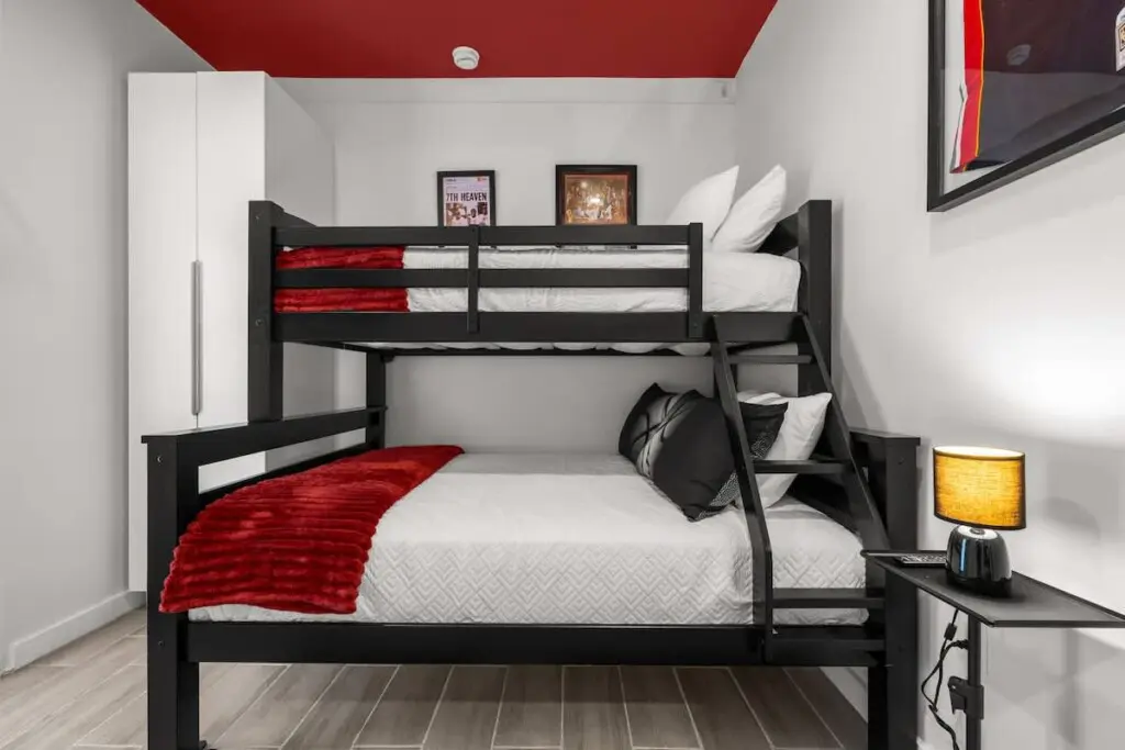 b2f4e33b 8e6e 4d ea48o