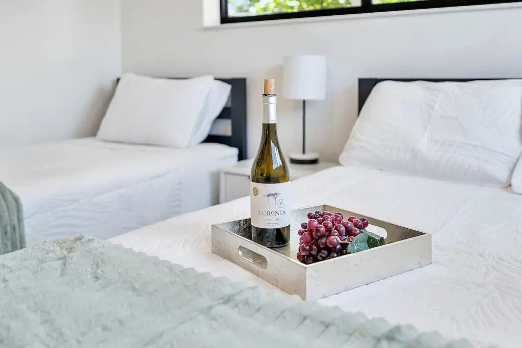 e4b7658b 8d1d 4d vomLt