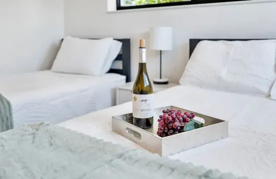 e4b7658b 8d1d 4d vomLt